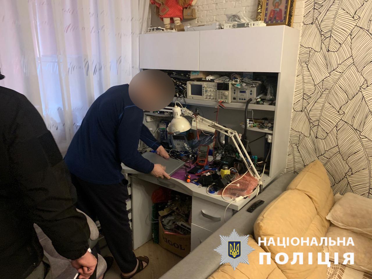 Харківські поліцейські викрили чоловіка, який одержав доступ до дитячої порнографії